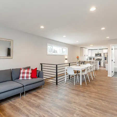 Beautifully Remodeled Rambler In South Seattle Villa